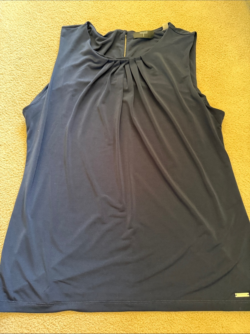 🌺3/$20 T Tahari Navy Sleeveless Pleated Neck Camisole